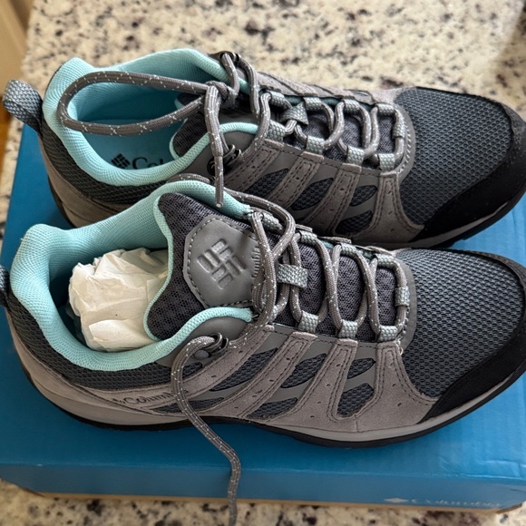 Columbia Women's Gray and Black Hiking Shoes - Picture 3 of 8